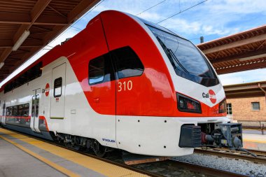 Çift katlı elektrikli lokomotif Stadler KISS 'i arayın. - San Jose, Kaliforniya, ABD - 15 Eylül 2024