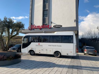 Türk Hava Yolları otel aktarma servisi, İstanbul, Türkiye 'de bulunan Hilton oteli yakınlarında 25 Kasım 2024 