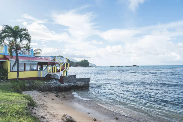 Praia Rochosa Dominica Roseau Cidade Costeira Caribenha Com Acesso Mar — Fotografia de Stock