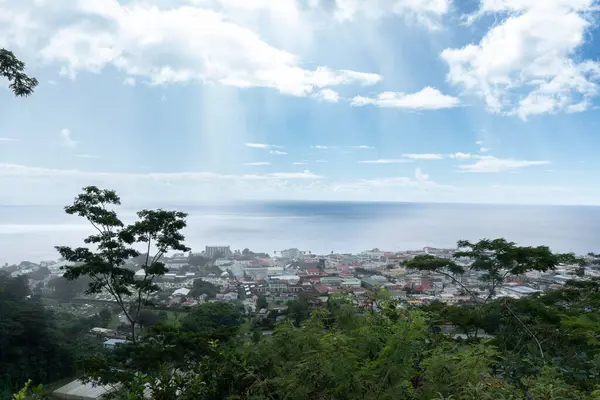 Caraïbische Kuststad Roseau Dominica Met Uitzicht Tropische Bergen — Stockfoto