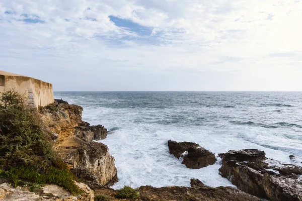 Узбережжя Атлантичним Океаном Каскаїсі Португалія Хвилі Березі Скелясті Пагорби — стокове фото