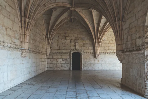 Corredor Del Claustro Monasterio Jerónimos Con Interior Piedra Arqueada Lisboa — Foto de Stock