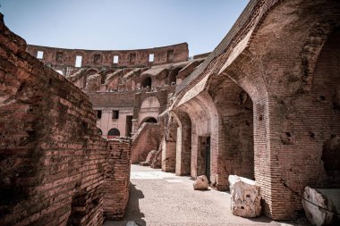 Kolezyum 'un antik bir amfitiyatro manzarası, Roma, İtalya