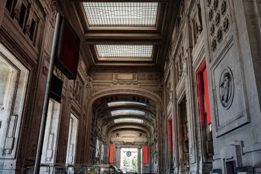 MIlano Centrale, İtalya, Milan 'daki Grand Central. Avrupa 'daki eski ve en büyük tren istasyonu.