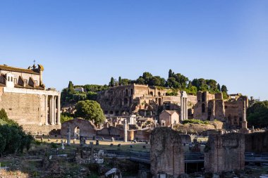 Roma, İtalya 'daki Roma Forumu' nun şehir manzarası. Yaz boyunca İtalya 'da dönüm noktası.