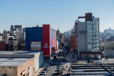 New York - ABD - 3 Ocak 2024: Gowanus 'taki bir çatıdan Brooklyn şehir merkezinin havadan görüntüsü