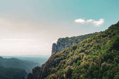 Katalonya, İspanya 'daki Montserrat dağlarının kaya oluşumu. Rocky tepesi