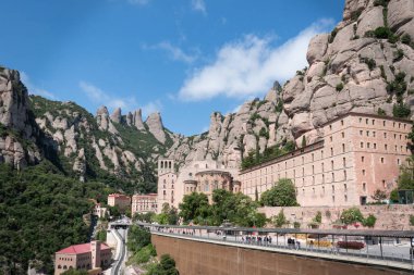 Katalonya, İspanya 'daki Montserrat dağlarının kaya oluşumu. Rocky tepesi