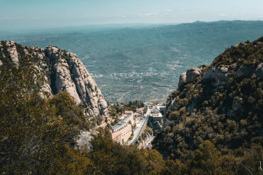 Katalonya, İspanya 'daki Montserrat dağlarının kaya oluşumu. Rocky tepesi