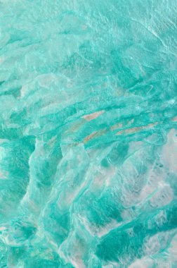 Beyaz ve incili zümrüt dalgaların soyut arkaplanı