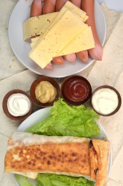 fotoğraf shawarma - malzemeli sosisli sandviç