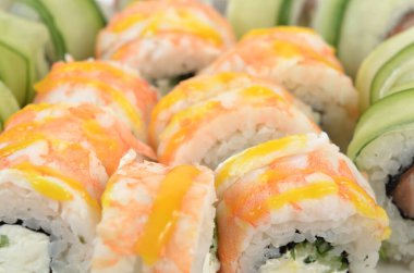 Farklı suşi rulolarının arkaplanı