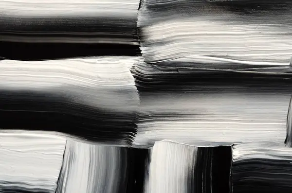 Fırça darbelerinin basit siyah beyaz arkaplanı