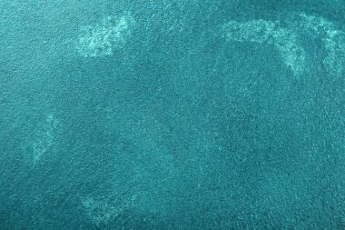 Zümrüt yeşili vuruşlarla soyut sanat arkaplanı