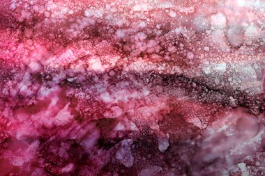 Kuru damlalı pembe ve siyah arkaplan