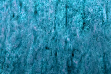 Mavi üzerine metalik efektli pembe lekelerin sanat arkaplanı