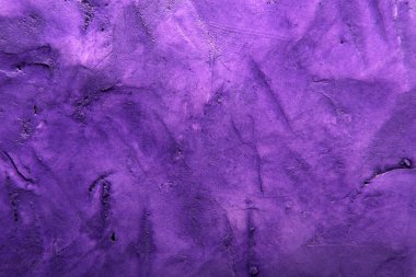 alçı arkaplanı mor renkte