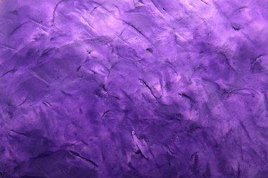 alçı arkaplanı mor renkte