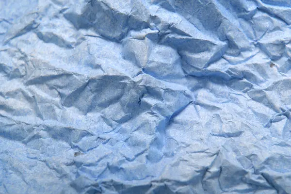 Buruşmuş mavi kağıttan yapılmış basit bir arkaplan