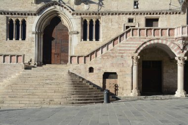 Palazzo dei Priori, İtalya 'da halk sarayının en iyi örneklerinden biri. Perugia 'daki IV. Piazza Novembre Meydanı' nda bulunur..  
