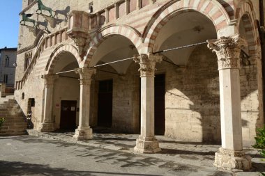 Palazzo dei Priori, İtalya 'da halk sarayının en iyi örneklerinden biri. Perugia 'daki IV. Piazza Novembre Meydanı' nda bulunur..  