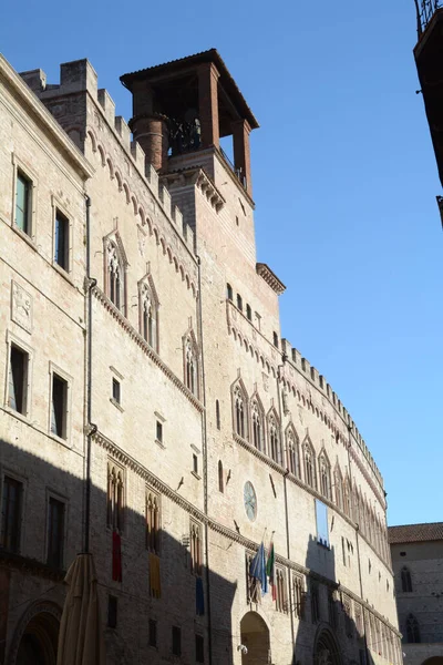 Palazzo dei Priori, İtalya 'da halk sarayının en iyi örneklerinden biri. Perugia 'daki IV. Piazza Novembre Meydanı' nda bulunur..  