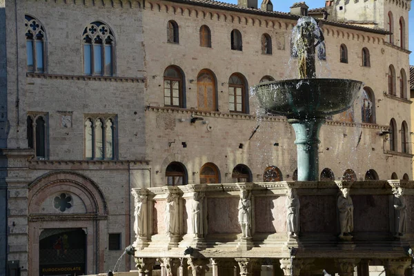 Fontana Maggiore座落在秘鲁中部的Piazza Novembre中心 乔瓦尼 皮萨诺13世纪后半期的工作 — 图库照片