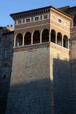 Etrüsk ya da Augustus Kemeri, Perugia 'nın Etrüsk duvarlarının yedi kapısından biridir. MÖ 3. yüzyılın ikinci yarısında inşa edildi.. 