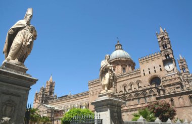 Palermo 'nun Norman Arap tarzı katedrali, Palermo şehrindeki Katolik ibadetinin ana yeri ve başpiskoposun başpiskopos koltuğudur..