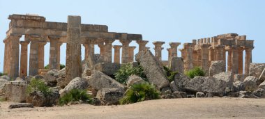 Selinunte Sicilya 'nın güneybatı kıyısında yer alan antik bir şehirdir. Athena Tapınağı ve Dioscuri Tapınağı meşhurdur.. 