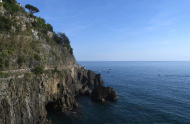  Riomaggiore ve Portovenere arasındaki Cinque Terre denizinin muhteşem manzarası..