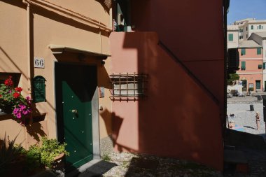 Boccadasse, Ceneviz 'in göbeğindeki güzel bir sahil köyüdür. Sant 'Antonio Kilisesi' nin terasından deniz manzarasına ve köye hayran kalabilirsiniz..