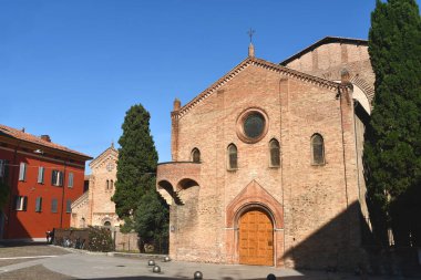 Piazza Santo Stefano, San Petronio 'nun yedi kilisesinden oluşan Bologna' nın ünlü ve pitoresk bir meydanı.. 