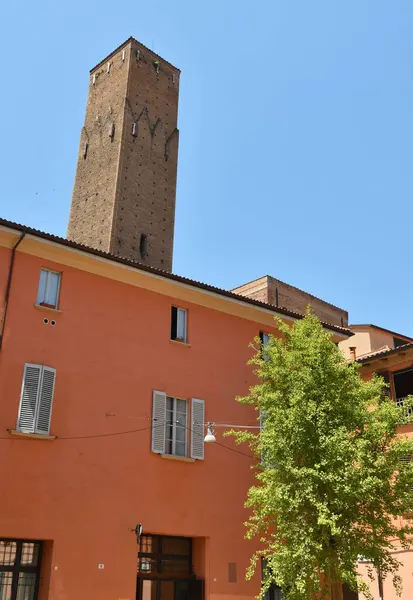 stock image The towers of Bologna are structures with both military and aristocratic functions of medieval origin; the Asinelli Tower, Garisenda Tower and Azzoguidi Tower are famous.