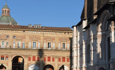 Piazza Maggiore, San Petronio bazilikası, Palazzo d 'Accursio, Palazzo del Podest ve Neptün çeşmesi ile Bologna' nın kalbidir..