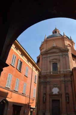 Santa Maria della Vita Barok arşivinin bir başyapıtıdır. Bologna 'nın kalbinde, ara sokaklar ve merkezin renkli atölyeleri arasında..