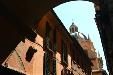 Santa Maria della Vita Barok arşivinin bir başyapıtıdır. Bologna 'nın kalbinde, ara sokaklar ve merkezin renkli atölyeleri arasında..