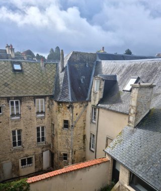 Bayeux, Normandiya 'nın Calvados bölgesinde yer alan bir Fransız komünü ve UNESCO Dünya Mirası Bölgesi' dir. Müttefikler tarafından Normandiya 'ya indikten sonra kurtarıldı..