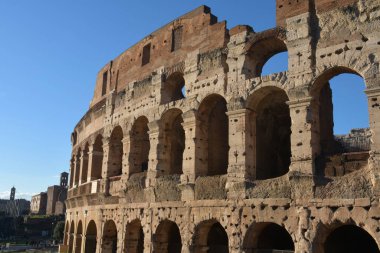 Antik Romalılar tarafından Amphitheatrum Flavium olarak adlandırılan Kolezyum, Antik Roma 'nın en ünlü ve etkileyici anıtı ve dünyanın en büyük amfitiyatrosudur..