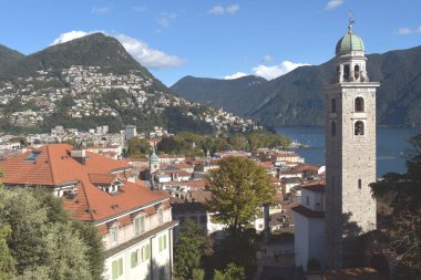 Lugano güzel gölüyle görkemli saraylarıyla, kiliseleriyle, çan kuleleriyle, tekneleriyle ve raketleriyle, mağazalarıyla ve parklarıyla nefes kesici manzaralar sunuyor..