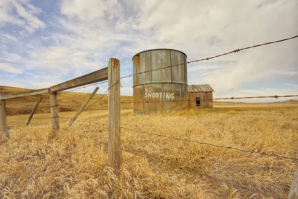 Abandoned Shed Grain Silo Barbed Wire Fence Shooting Graffiti Written — Stock Photo, Image