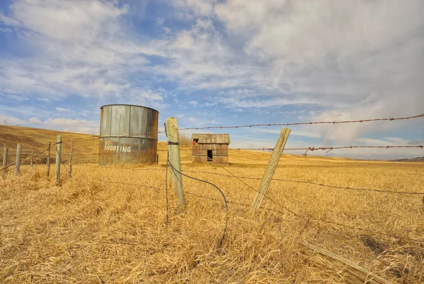 Abandoned Shed Grain Silo Barbed Wire Fence Shooting Graffiti Written — Stock Photo, Image