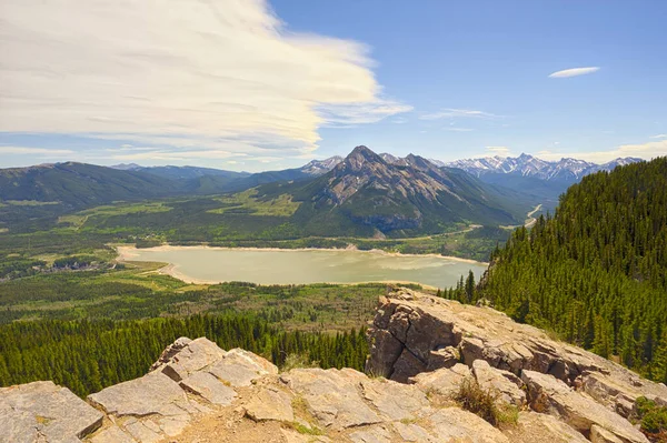 View Mount Baldy Barrier Lake Yates Mountain Rocky Cliff Foreground — Stock Photo, Image