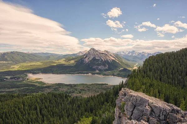View Mount Baldy Barrier Lake Yates Mountain Rocky Cliff Foreground — Stock Photo, Image
