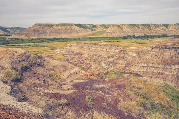 Bewölkte Strukturierte Landschaft Der Badlands Drumheller Alberta Kanada — Stockfoto