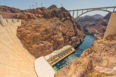 ABD 'deki Hoover Barajı ve Hoover Baraj Köprüsü manzarası