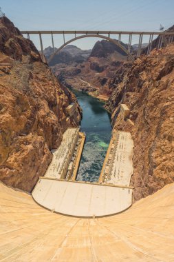 ABD 'deki Hoover Barajı ve Hoover Baraj Köprüsü manzarası
