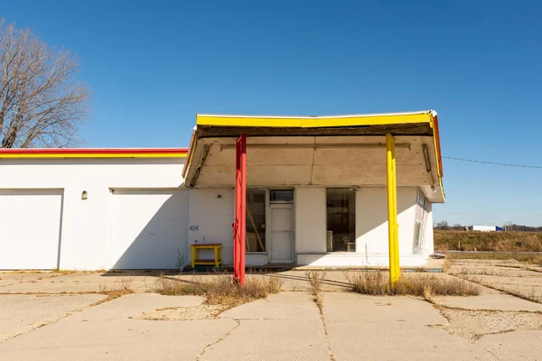 Old Abandoned Rural Gas Station Afternoon Sun — Stock Photo, Image