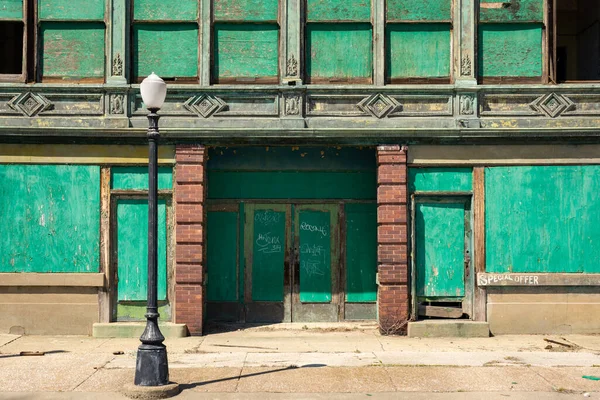 Antiguo Edificio Hotel Abandonado Con Ventanas Bordadas Una Ciudad Fantasma — Foto de Stock