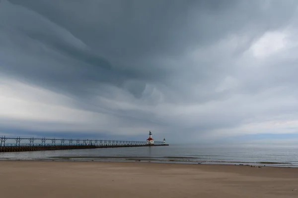 Fırtına Bulutları Joseph Deniz Feneri Plajına Yaklaşıyor Joseph Michigan Abd — Stok fotoğraf